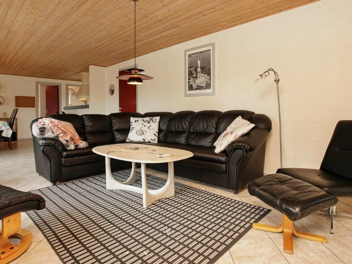 10 Person Holiday Home In Bl Vand Blavand Room photo