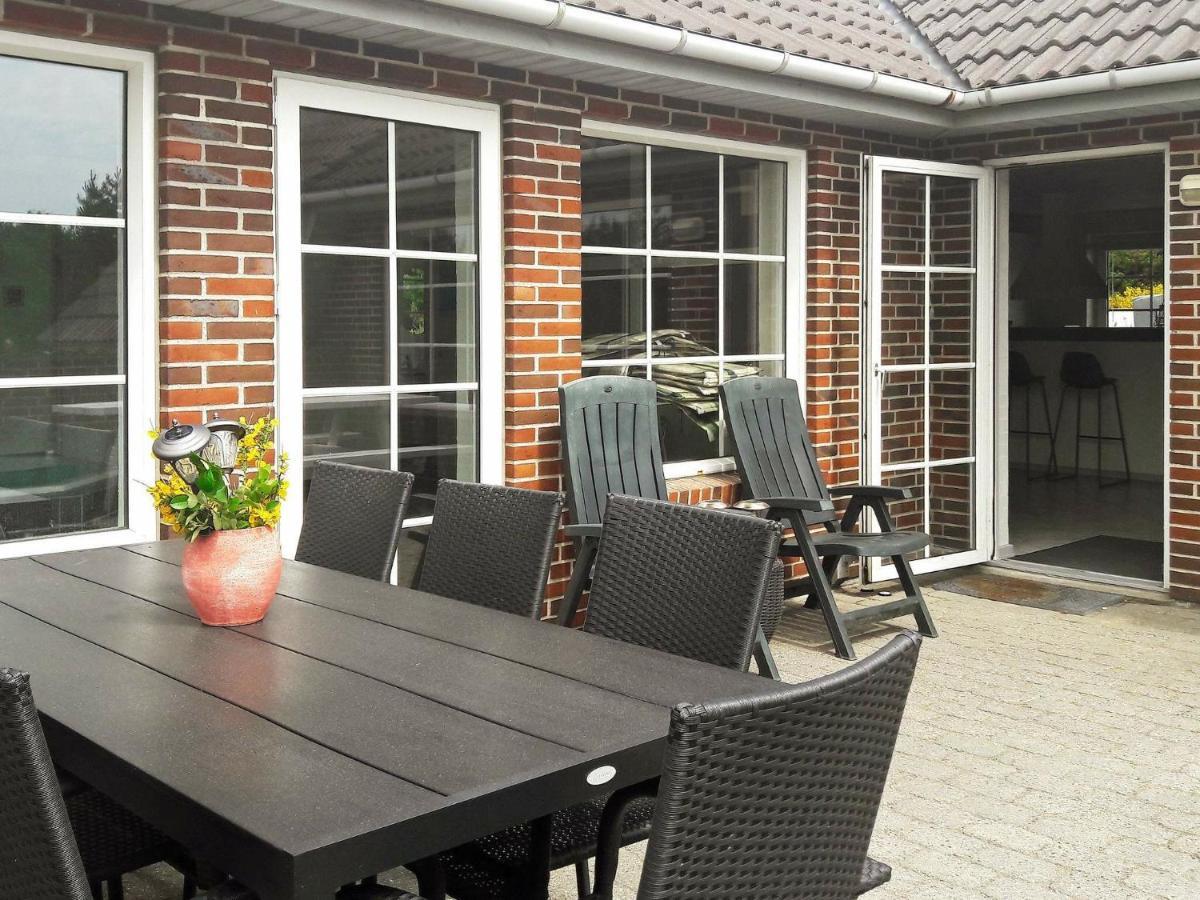 10 Person Holiday Home In Bl Vand Blavand Room photo